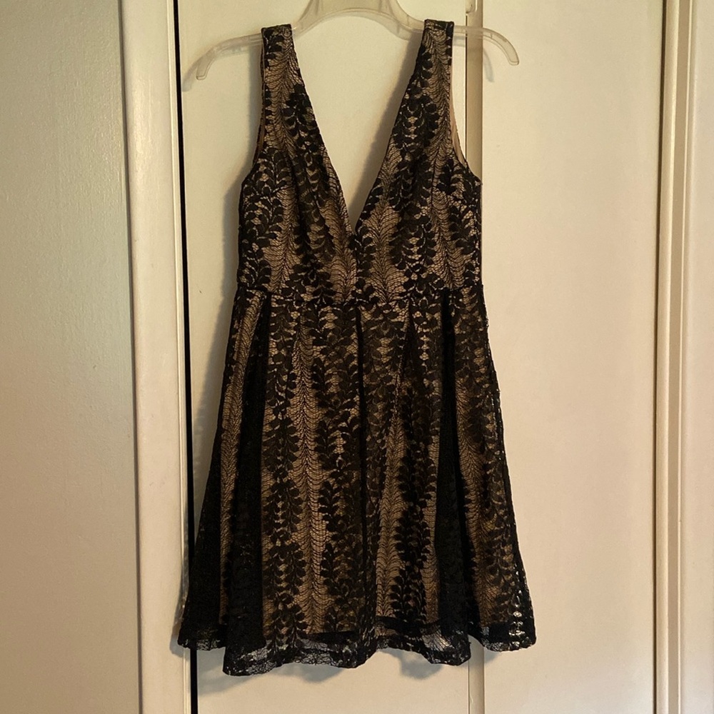 Lulus Skater Dress Lace Overlay Small Like New